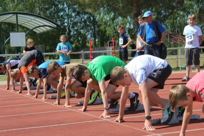 Attēls: novada atklātā čempionāta vieglatlētikā dalībnieki