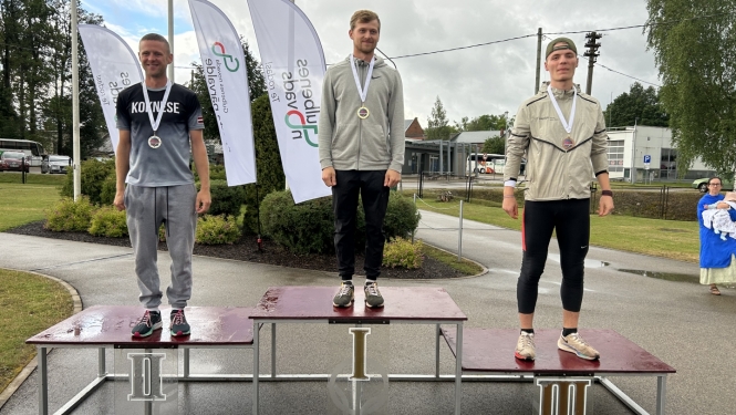 Attēls: Gulbenes novada atklātais čempionāts vieglatlētikā dalībnieki