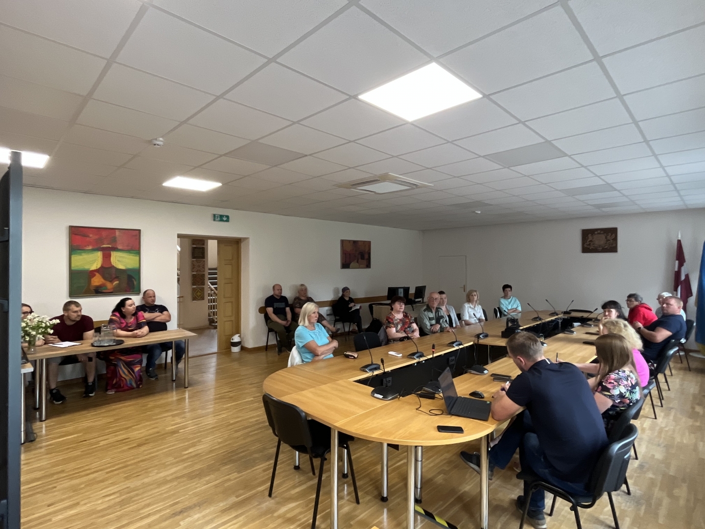 Attēls: tikšanās ar projektētāju par ielu pārbūvi