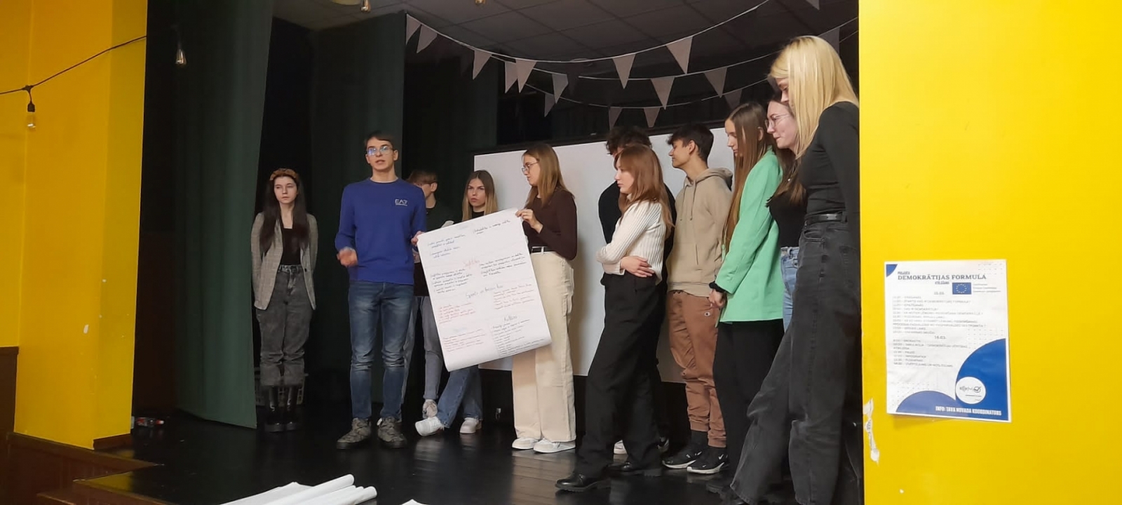 Attēls: projekta “Demokrātijas formula” dalībnieki Gulbenē