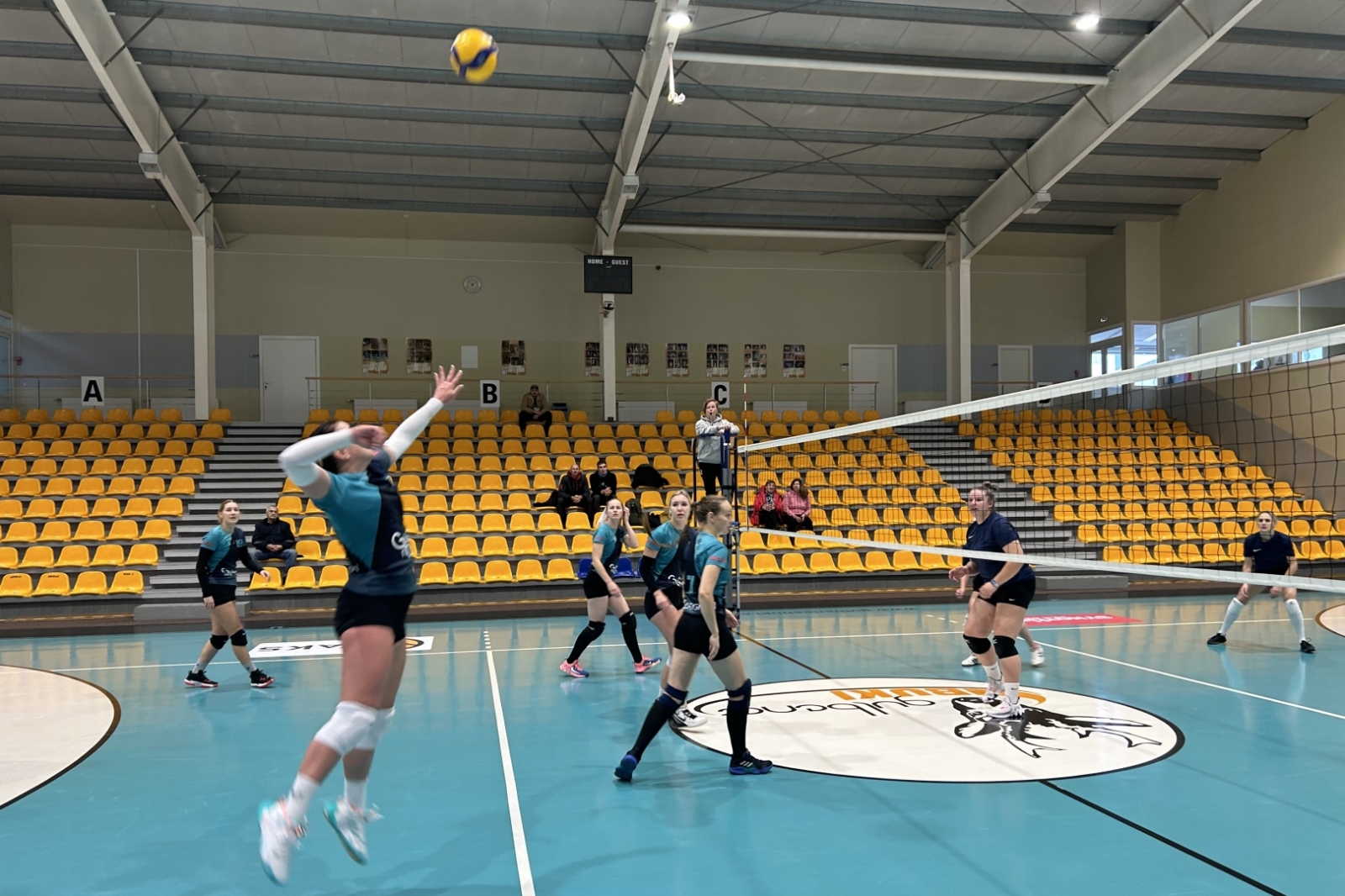 Attēls: Gulbenes novada atklātais čempionāts volejbolā sievietēm