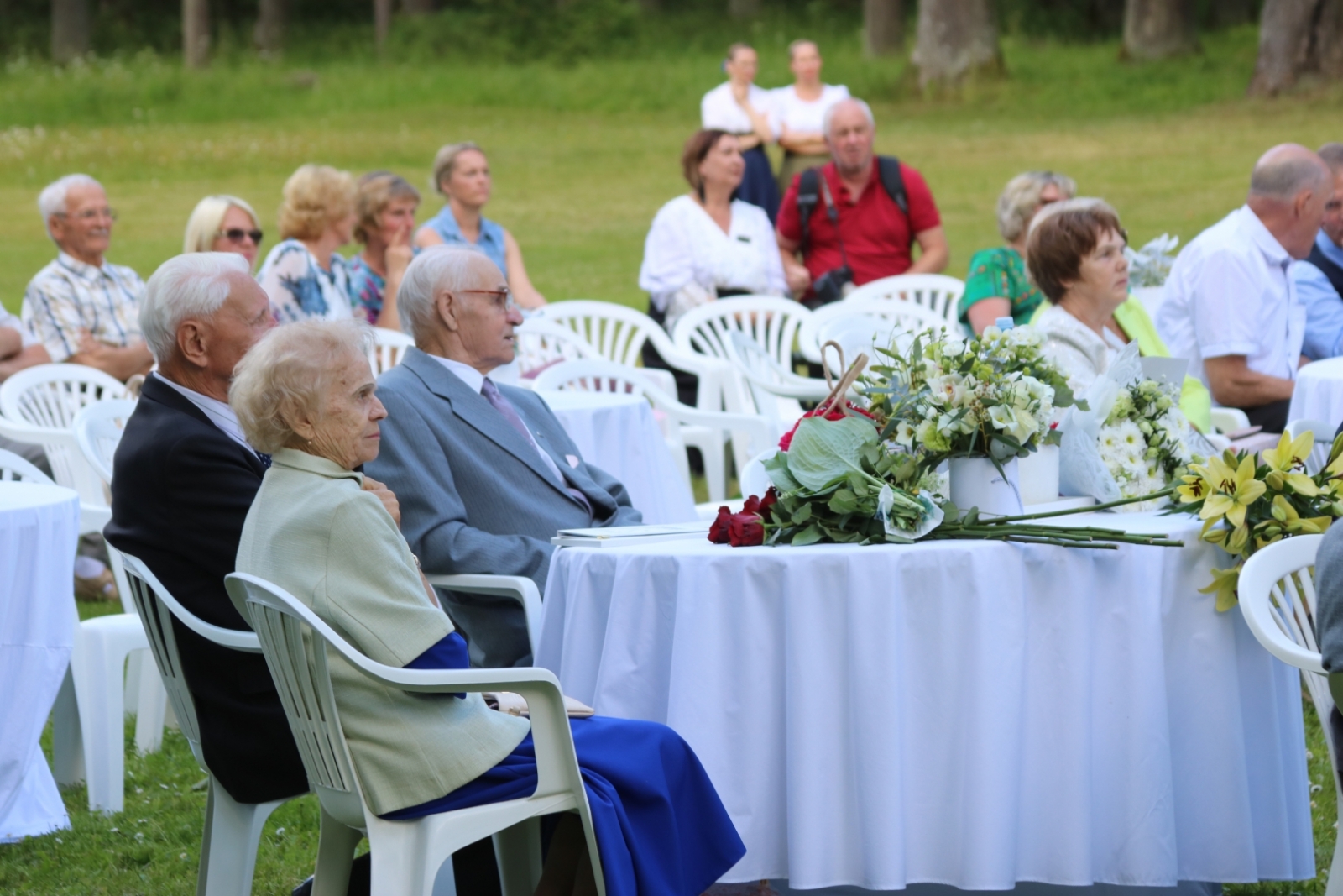 Attēls: 15.06.2024. Stāmerienas pils dārzā tika svinētas Goda kāzu jubilejas.