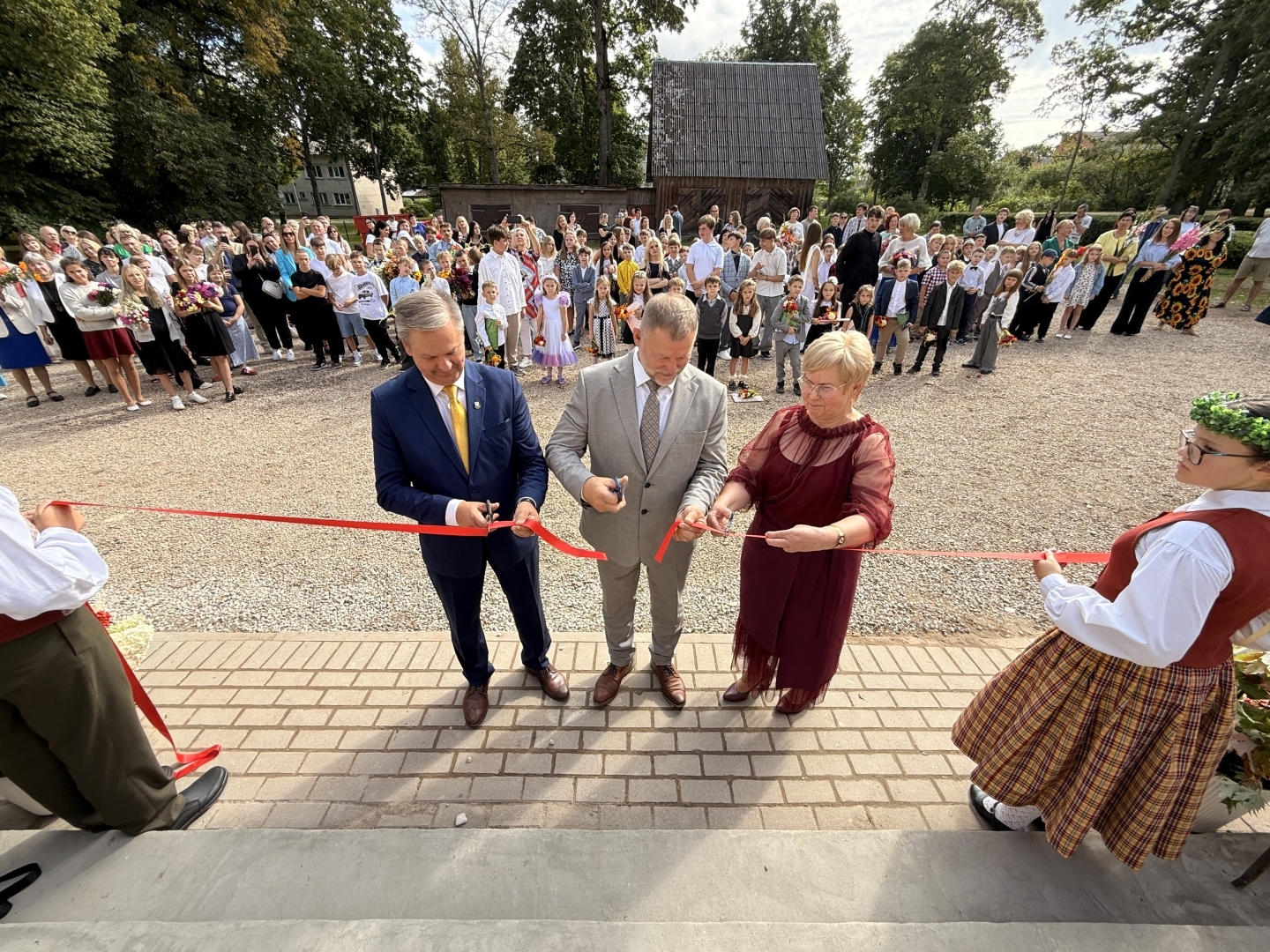 Attēls: Atklāta atjaunotā Lizuma pamatskola