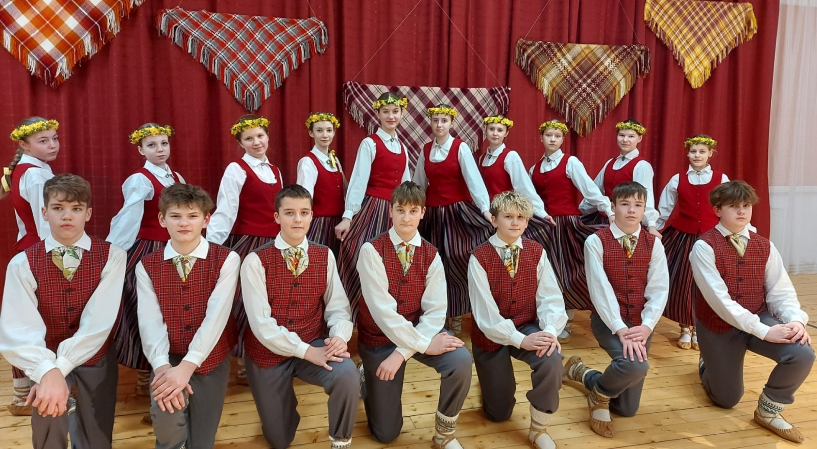 Attēls: Sadanča “Jādejo, lai būtu prieks!” dalībnieki