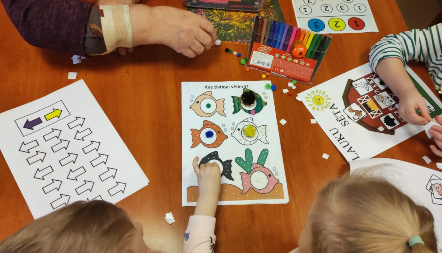 Attēls: projektā "Work together" iesaistās bērbudārza bērni un vecie ļaudis