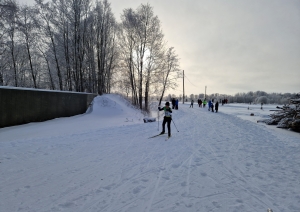Attēls: tautas slēpojuma "Baltās trases" dalībnieki