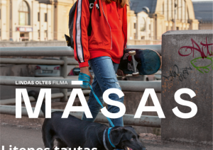 Attēls ar Litenes tautas namā Lindas Oltes filma "Māsas"