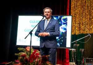 attēls: pasniegta Gulbenes novada gada balva izglītībā 2025