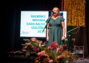 attēls: pasniegta Gulbenes novada gada balva izglītībā 2025