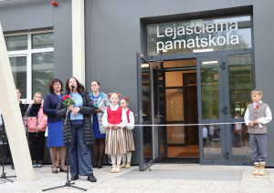 Renovētās skolas ēkas atklāšanas svētki Lejasciemā