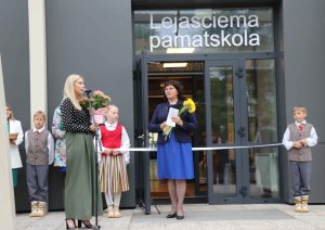 Renovētās skolas ēkas atklāšanas svētki Lejasciemā