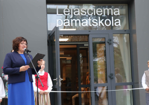 Renovētās skolas ēkas atklāšanas svētki Lejasciemā