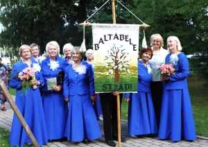 Piedalās 6. Latvijas Senioru sadziedāšanās svētkos