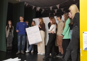 Attēls: projekta “Demokrātijas formula” dalībnieki Gulbenē