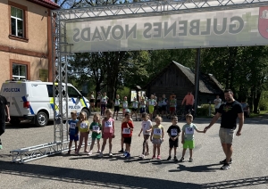 Attēls: tradicionālā tautas skrējiena “Rankas apļi 2023” dalībnieki