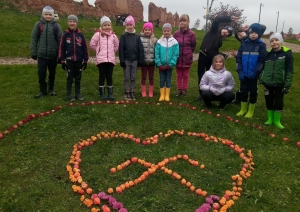 Attēlotas projekta “Veselīgs dzīvesveids Gulbīša pamatskolā” aktivitātes