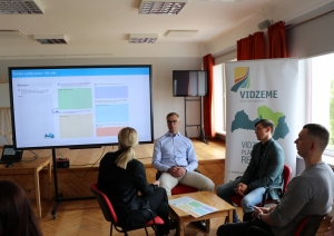 Darbsemināra par ilgtspējīgu enerģijas un klimata rīcības plānu dalībnieki Gulbenē
