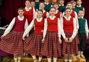 Attēls: Sadanča “Jādejo, lai būtu prieks!” dalībnieki