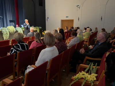 Attēls: novada pedagogi tiekas konferencē 2025