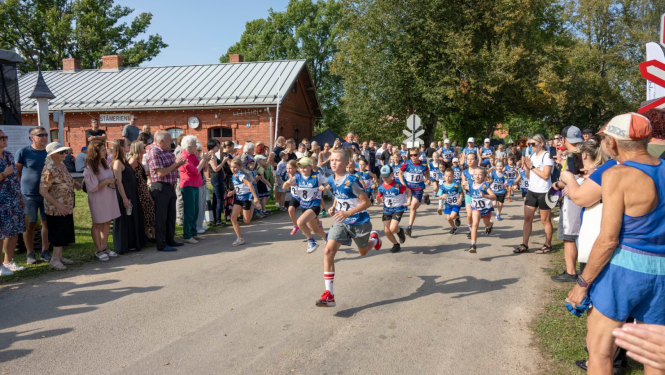 Attēls: tradicionālais tautas skrējiens „Apkārt Stāmerienas ezeram”