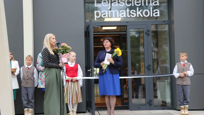 Renovētās skolas ēkas atklāšanas svētki Lejasciemā