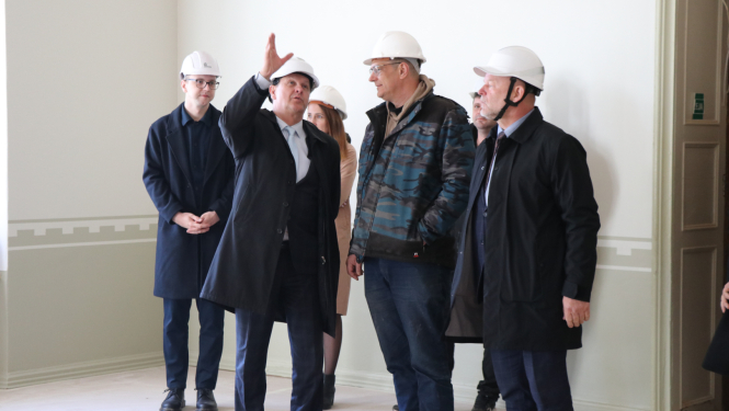 Lizuma pamatskolas ēkā gulda vēstījuma kapsulu