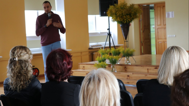 Attēls: Izglītības svētku ietvaros ar Gulbenes novada skolotājiem tikās ārsts - psihoterapeits Artūrs Miksons