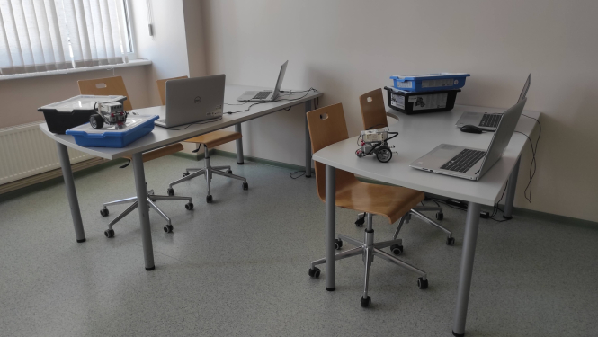 Attēls: mēbeles bibliotēkām