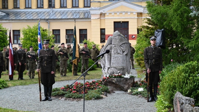 Piemin 1941. gada komunistiskā genocīda upurus 