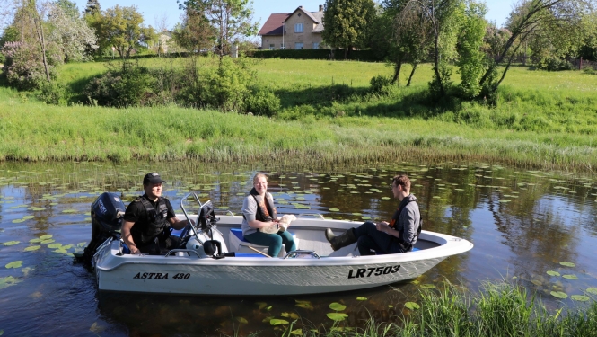 Latvijas Hidroekoloģijas institūta zinātnieki uzsāk Dzirnavu dīķa Gulbenē izpēti.