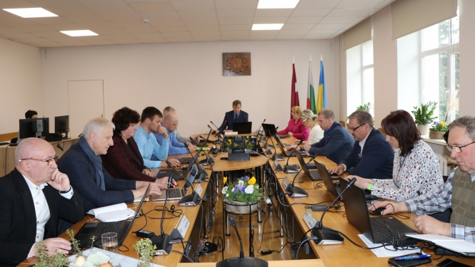 Attēls: Deputāti pieņem 2023.gada budžetu 