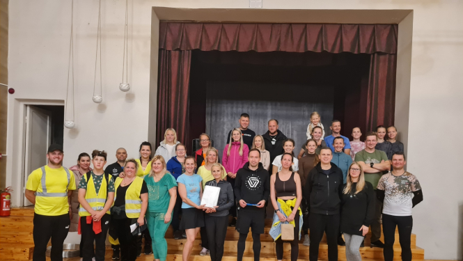 Attēls: tumsas orientēšanās dalībnieki STāmerienā