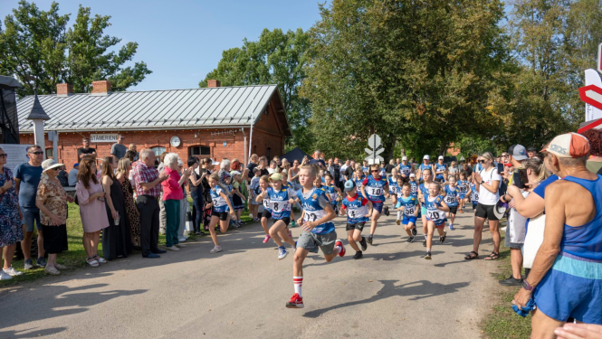Attēls: tradicionālais tautas skrējiens „Apkārt Stāmerienas ezeram”