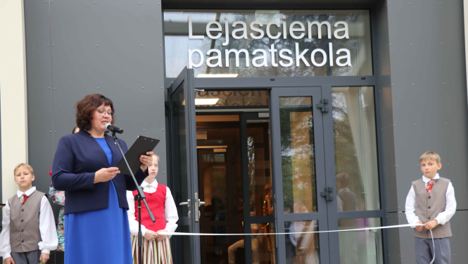 Renovētās skolas ēkas atklāšanas svētki Lejasciemā