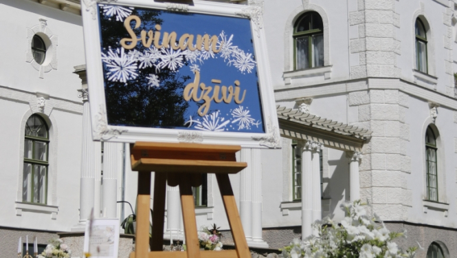 Attēls: godina kāzu jubilāres