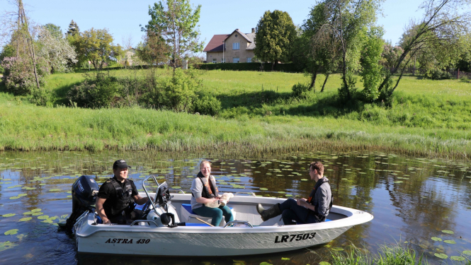 Latvijas Hidroekoloģijas institūta zinātnieki uzsāk Dzirnavu dīķa Gulbenē izpēti.