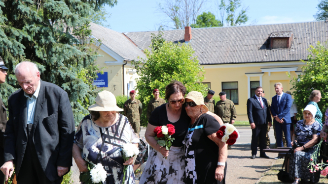 Attēls: Gulbenē un Litenē piemin komunistiskā genocīda upurus 