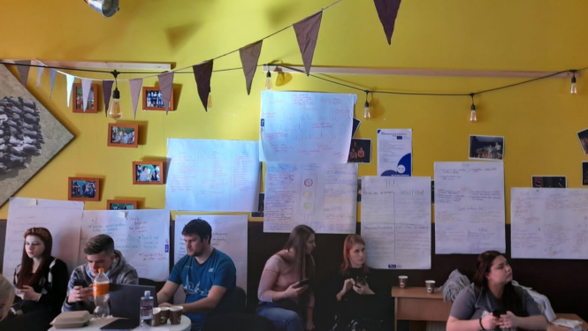 Attēls: projekta “Demokrātijas formula” dalībnieki Gulbenē