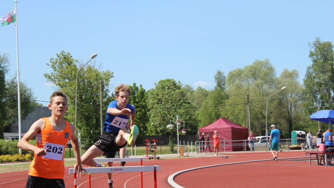 Attēls: novada atklātā čempionāta vieglatlētikā dalībnieki