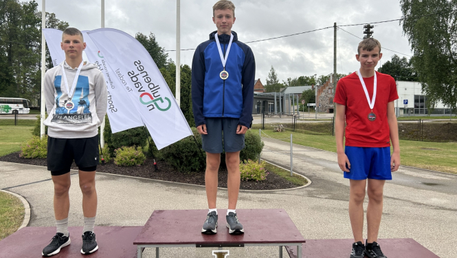 Attēls: Gulbenes novada atklātais čempionāts vieglatlētikā dalībnieki