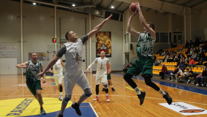 Attēls ar Gulbenes novada 2022./23.gada atklātā basketbola čempionātā vīriešiem dalībniekiem