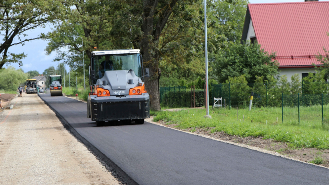Asfaltē Litenes ielu Gulbenē, 12.08.24.