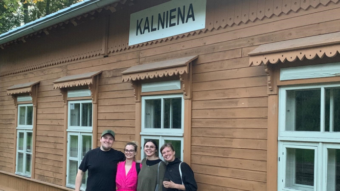 No kreisās: Didzis Ruicēns, Ance Kristāla, Lote Katrība Cērpa un  Elza Vildaus