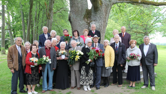 Attēls: kāzu jubilāri pasākumā Stāmerienas pilī