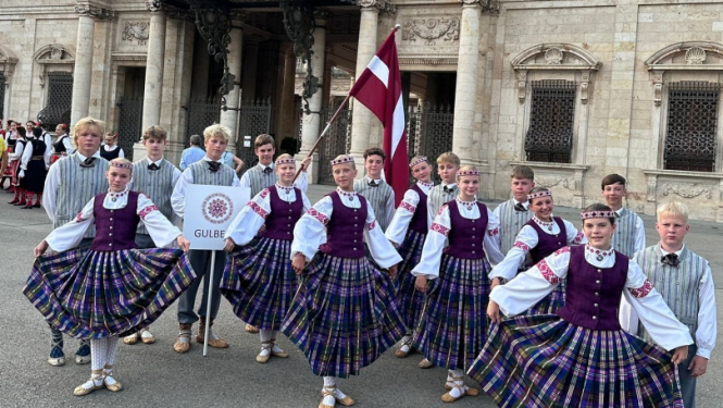 Piedalās starptautiskā festivālā Itālijā