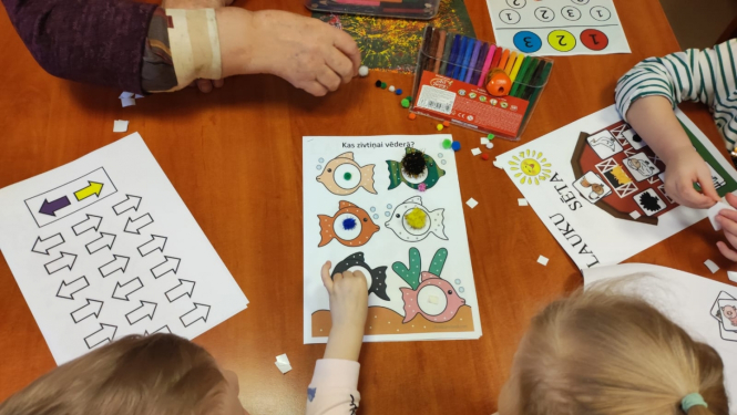 Attēls: projektā "Work together" iesaistās bērbudārza bērni un vecie ļaudis