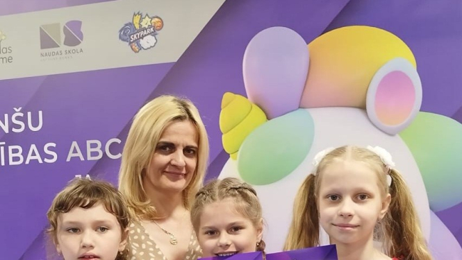 Attēls: Finanšu Pratības konkursa ABC  “Mana vārdnīciņa” dalībnieki