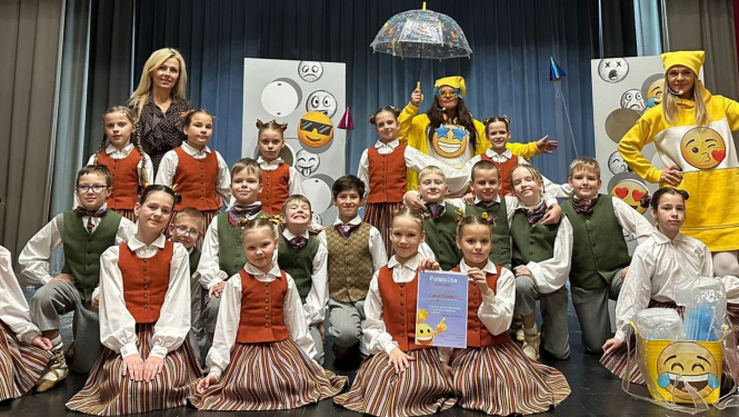 Attēls: Sadancis 1. – 4. klašu skolēniem “Emociju virpulītī” dalībnieki