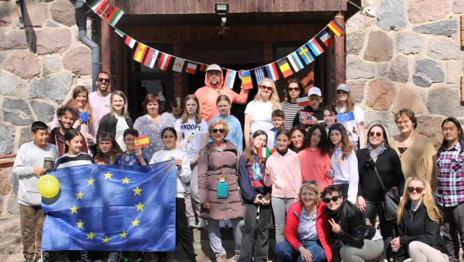 Attēls: Tirzas skolēni uzņem starptautiskus partnerus