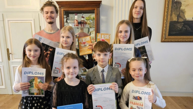 Skatuves runas dalībnieki Rankā